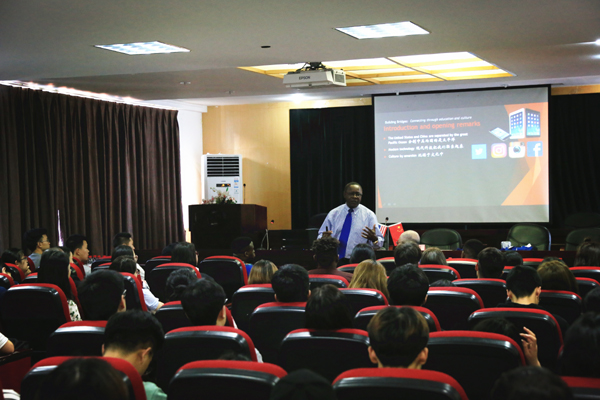 1526353830129517.jpg 校长来访.jpg